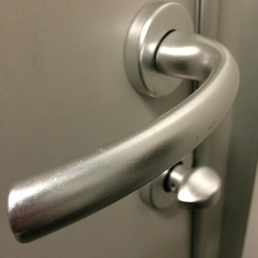 Serrurier 2 Savoies propose des services de serrurerie, installation de portes, portails industriels, volets roulants et mobilier urbain à Aix-les-Bains, Chambéry, Montmélian et La Motte-Servolex. Expertise locale et interventions rapides pour sécuriser tous vos espaces.