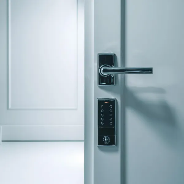Serrurier 2 Savoies propose des services de serrurerie, installation de portes, portails industriels, volets roulants et mobilier urbain à Aix-les-Bains, Chambéry, Montmélian et La Motte-Servolex. Expertise locale et interventions rapides pour sécuriser tous vos espaces.
